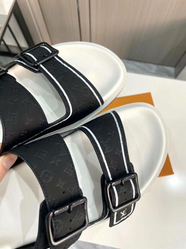 LOUIS VUITTON MAN SLIPPERS