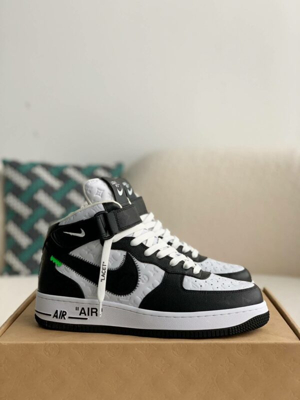 [LOUIS VUITTON SNEAKERS]