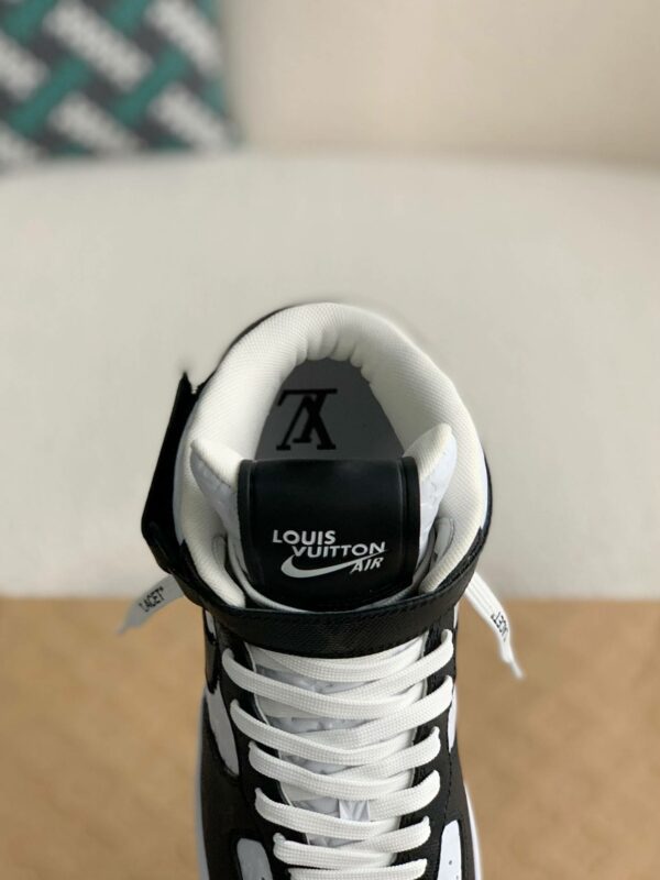 [LOUIS VUITTON SNEAKERS]