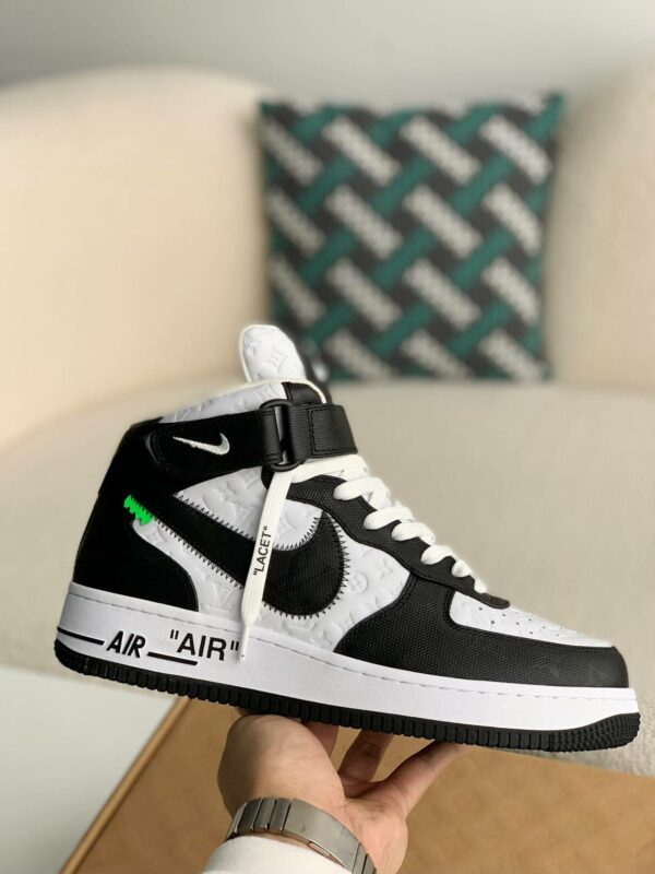 [LOUIS VUITTON SNEAKERS]