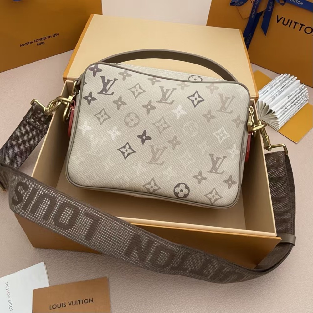 Nil Messenger Bag