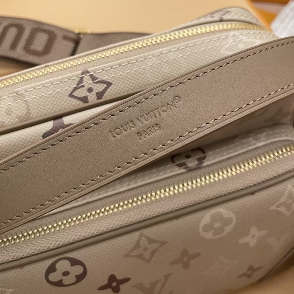 Nil Messenger Bag