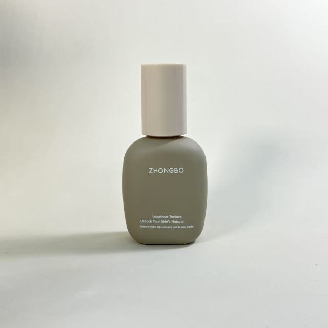 FOUNDATION BOTTLE