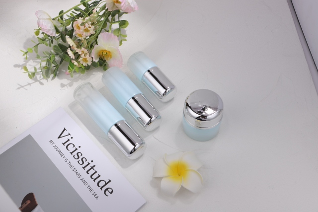 COSMETIC BOTTLE SET