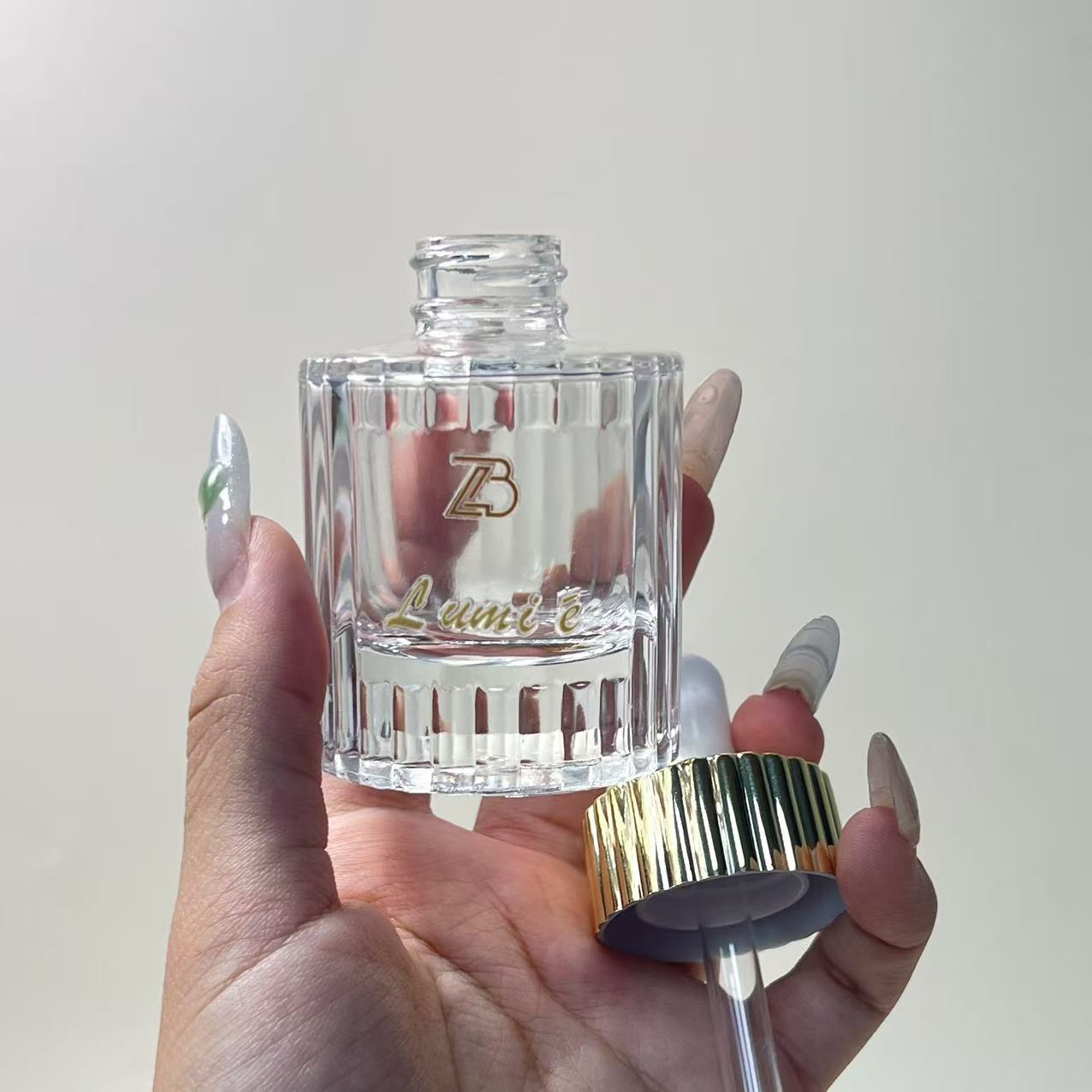ESSENTIAL OIL BOTTLE
