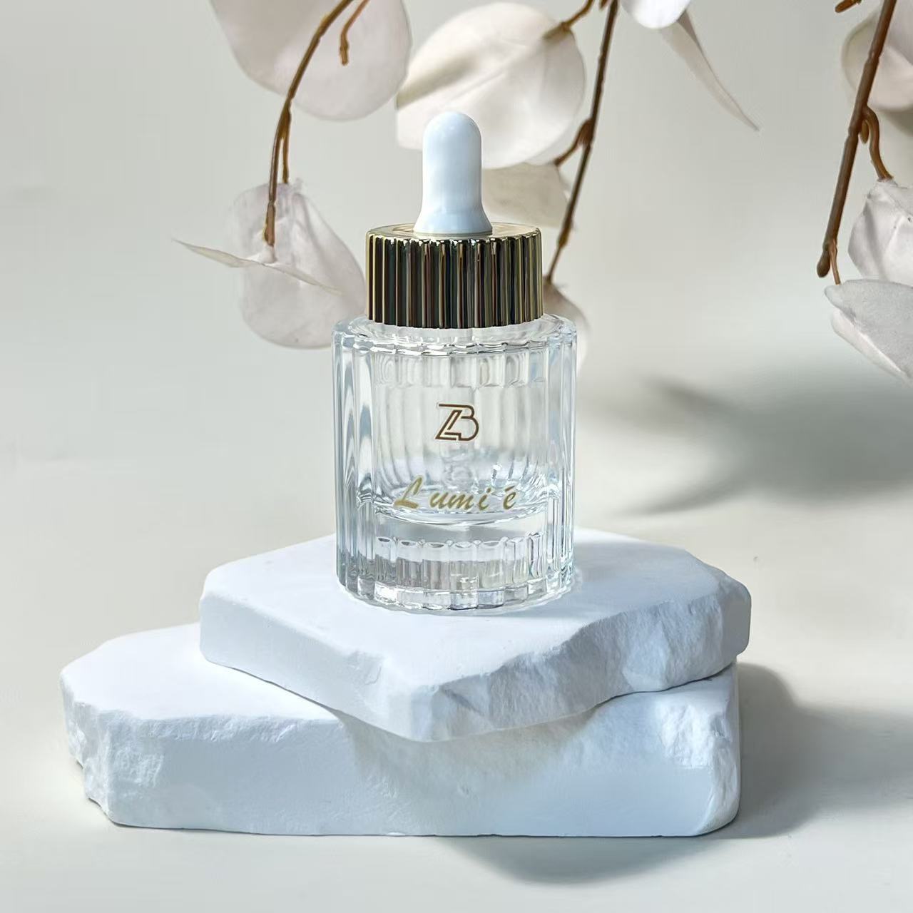 ESSENTIAL OIL BOTTLE