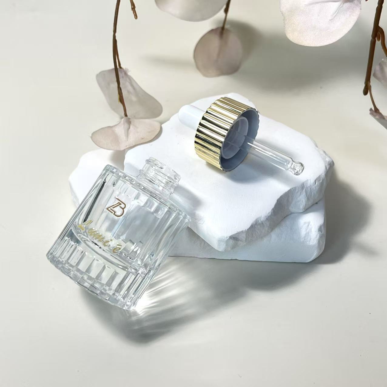 ESSENTIAL OIL BOTTLE