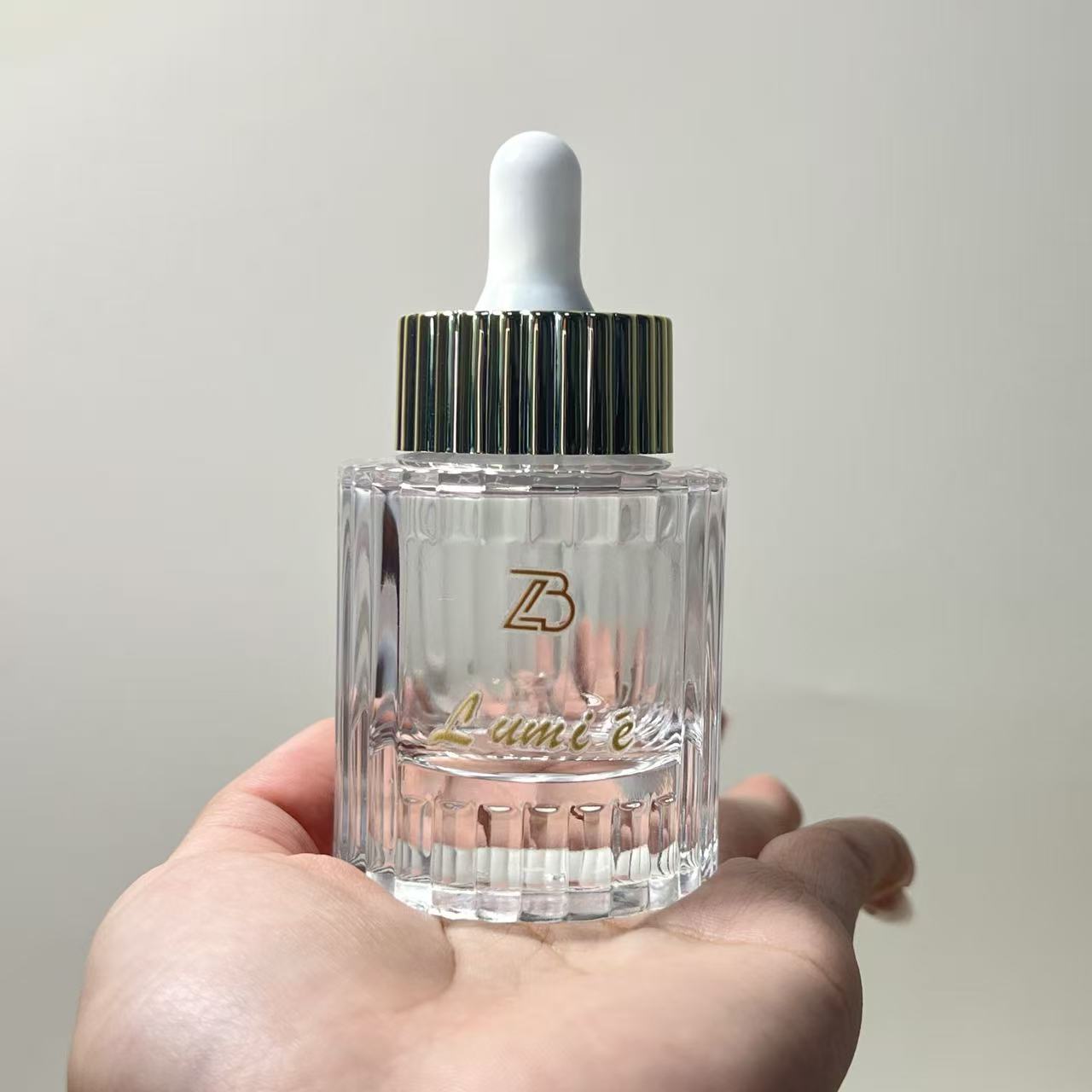 ESSENTIAL OIL BOTTLE