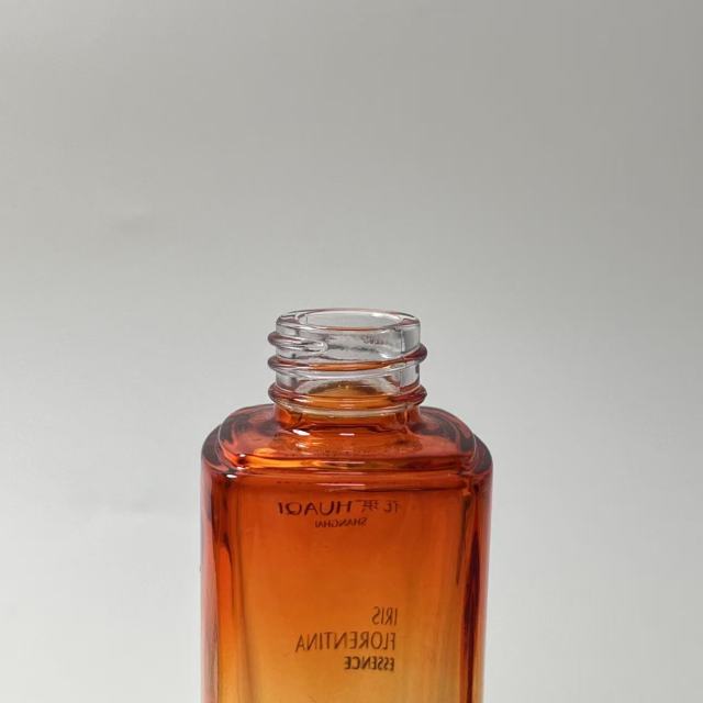 ESSENTIAL OIL BOTTLE