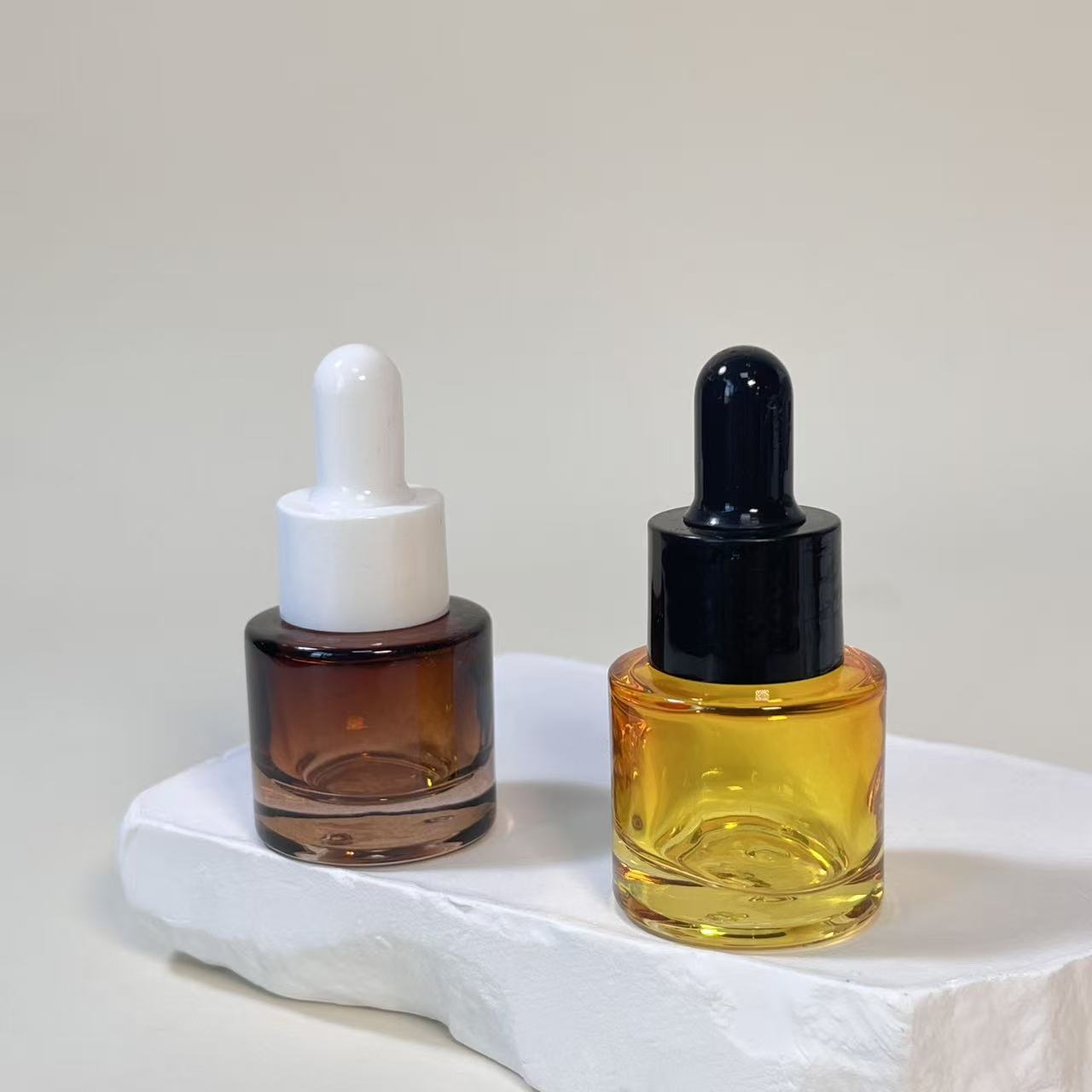 ESSENTIAL OIL BOTTLE