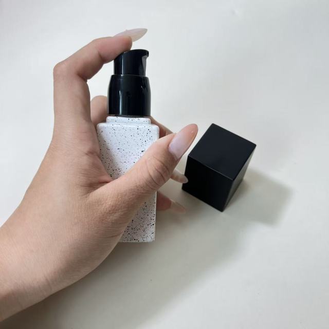 FOUNDATION LIQUID BOTTLE