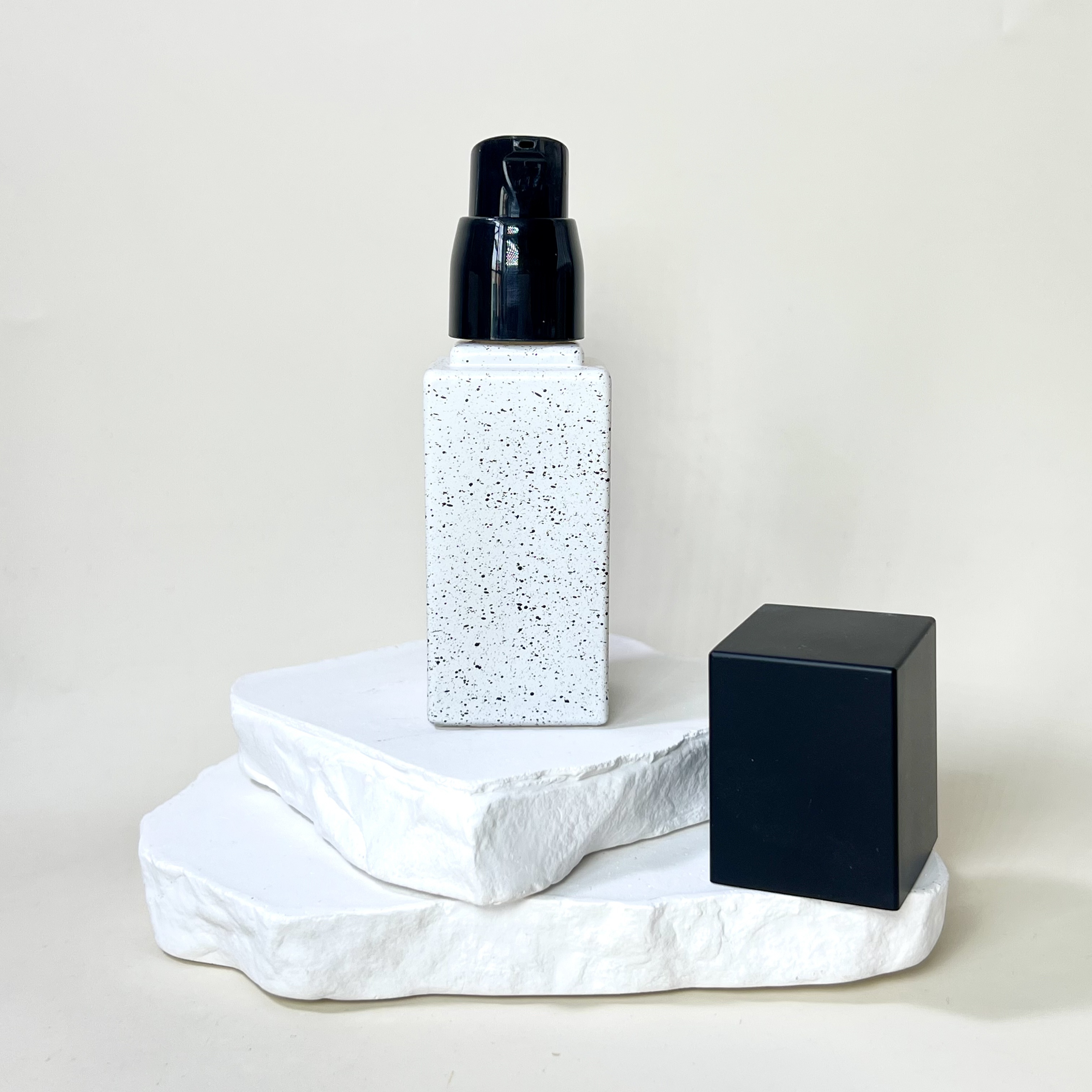 FOUNDATION LIQUID BOTTLE