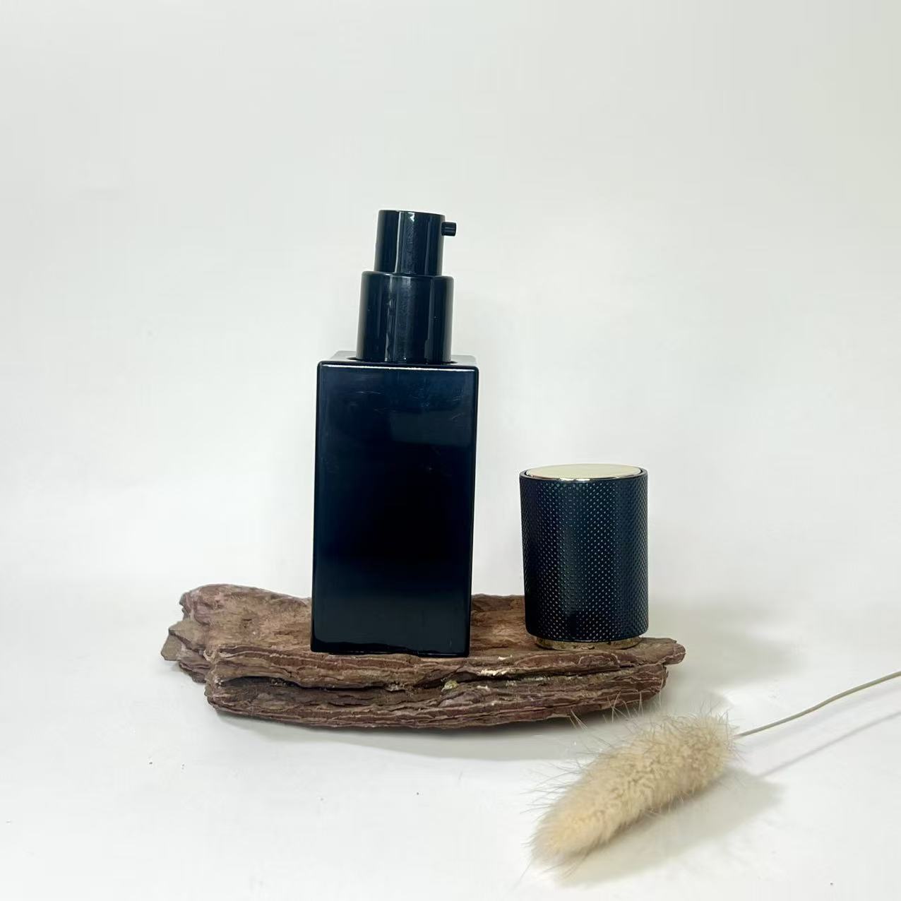 FOUNDATION LIQUID BOTTLE