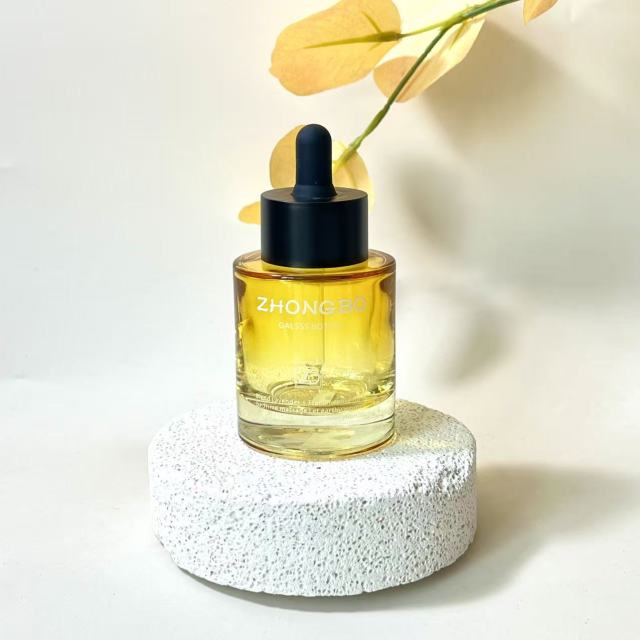 ESSENTIAL OIL BOTTLE
