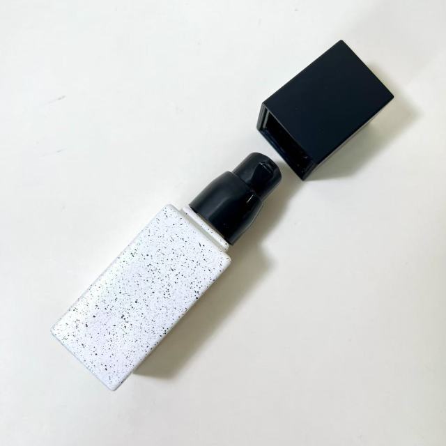 FOUNDATION LIQUID BOTTLE