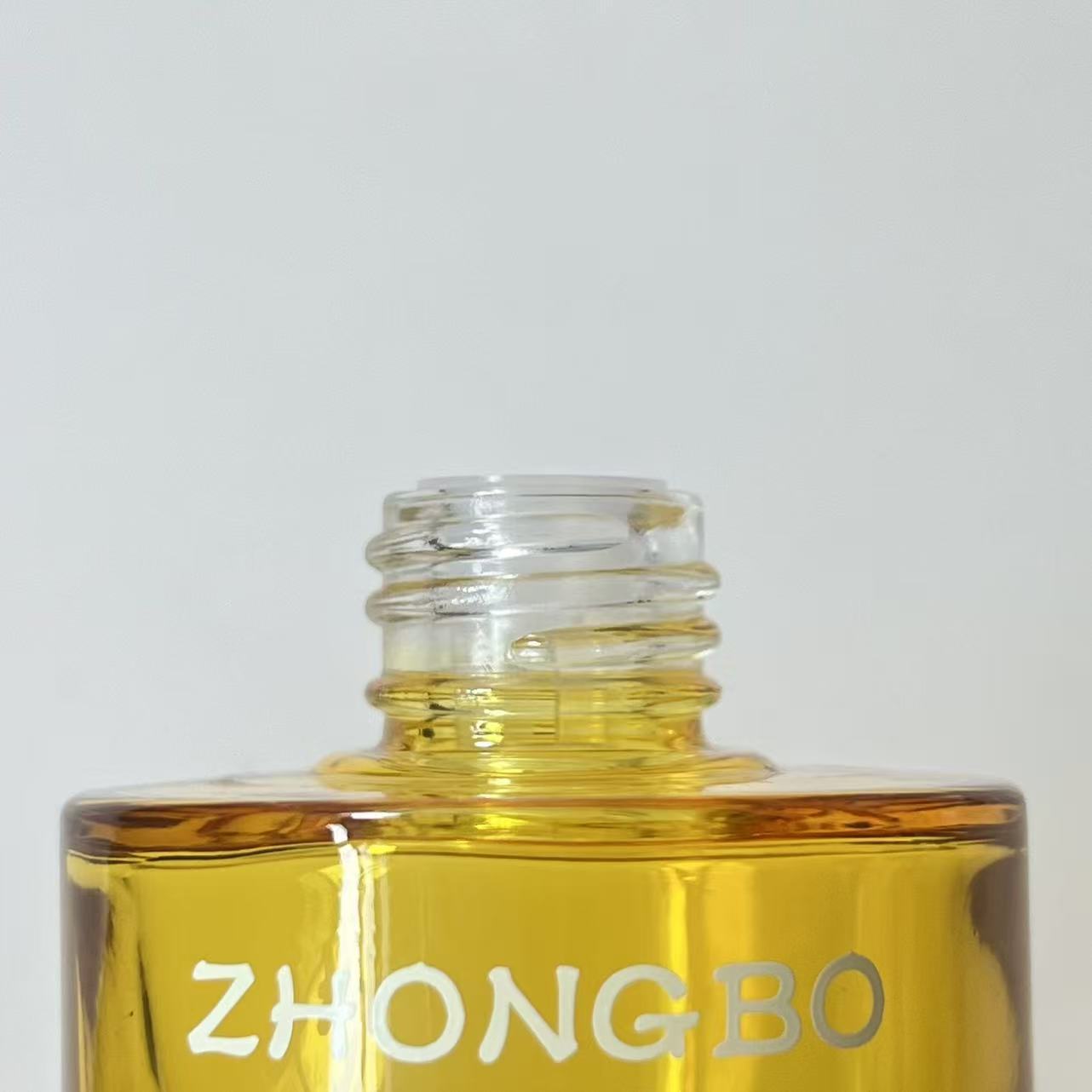 ESSENTIAL OIL BOTTLE