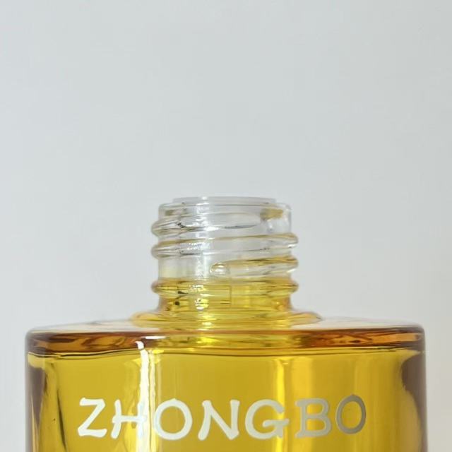 ESSENTIAL OIL BOTTLE