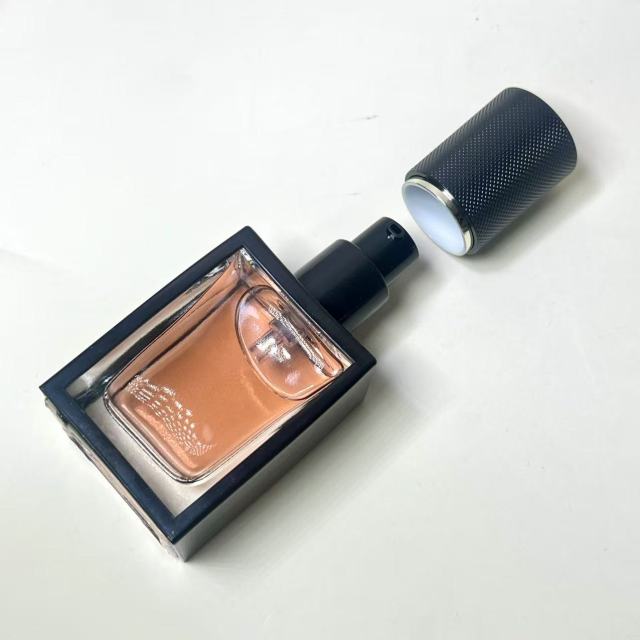 FOUNDATION LIQUID BOTTLE