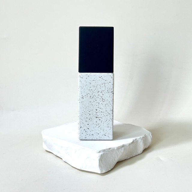 FOUNDATION LIQUID BOTTLE