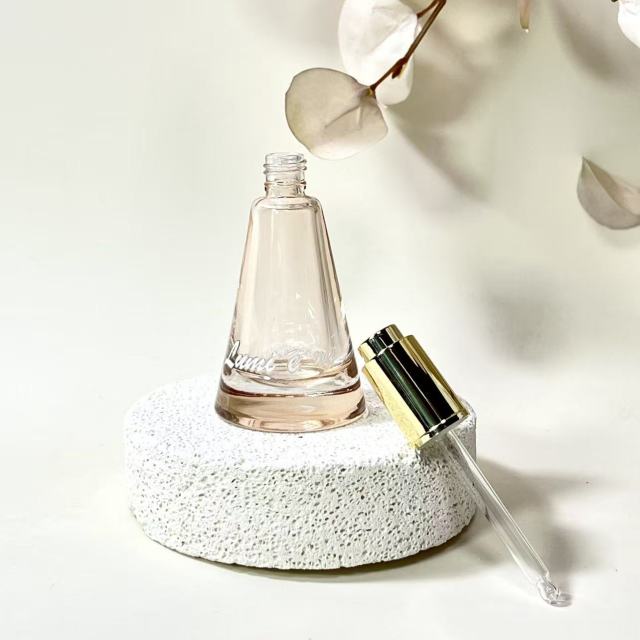 ESSENTIAL OIL BOTTLE