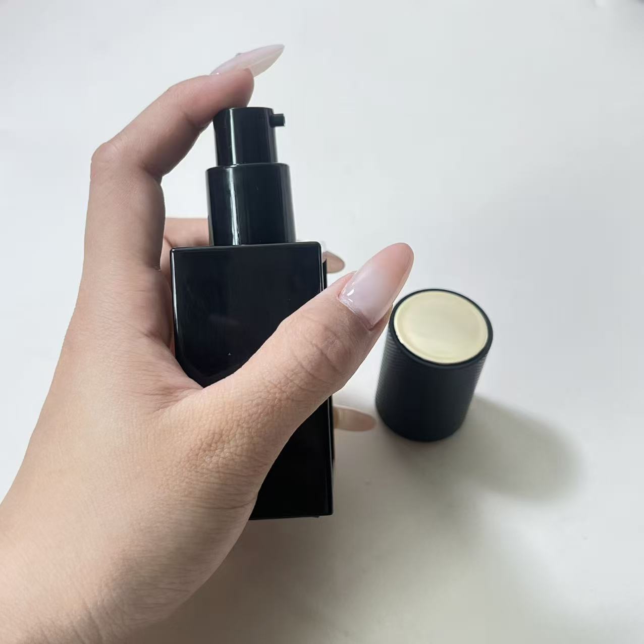 FOUNDATION LIQUID BOTTLE