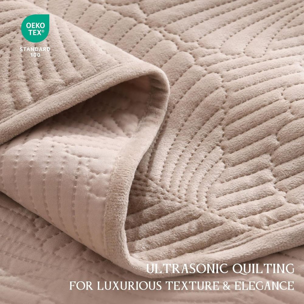 Velvet Quilt Set King Size, 3 Pieces Lightweight Summer Quilt Bedding Set, Luxury Soft Bedspread with 2 Pillow Shams, Breathable Ultrasonic Coverlet for Bed, All Season