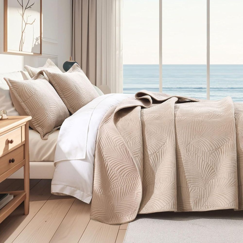 Velvet Quilt Set King Size, 3 Pieces Lightweight Summer Quilt Bedding Set, Luxury Soft Bedspread with 2 Pillow Shams, Breathable Ultrasonic Coverlet for Bed, All Season