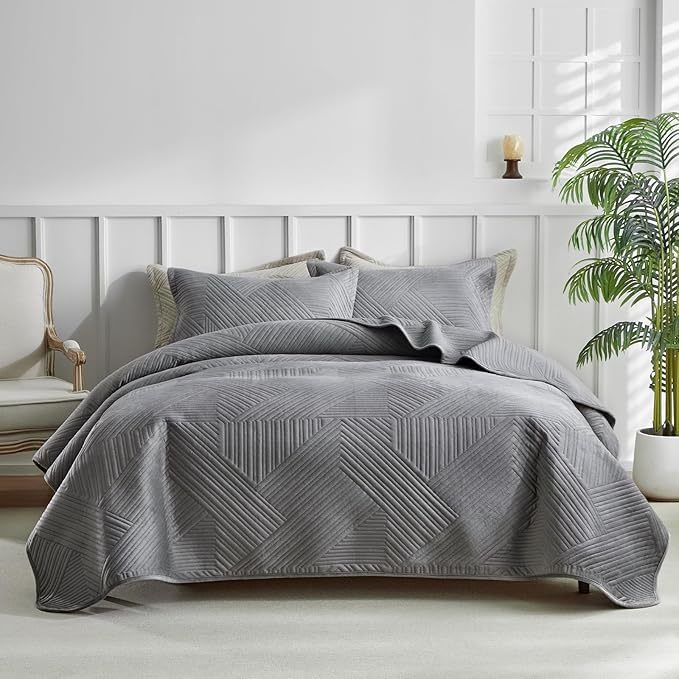 Velvet Quilt Set King Size, 3 Pieces Lightweight Summer Quilt Bedding Set, Luxury Soft Bedspread with 2 Pillow Shams, Breathable Ultrasonic Coverlet for Bed, All Season