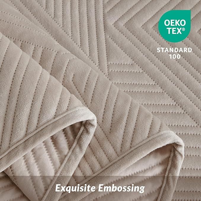 Velvet Quilt Set King Size, 3 Pieces Lightweight Summer Quilt Bedding Set, Luxury Soft Bedspread with 2 Pillow Shams, Breathable Ultrasonic Coverlet for Bed, All Season