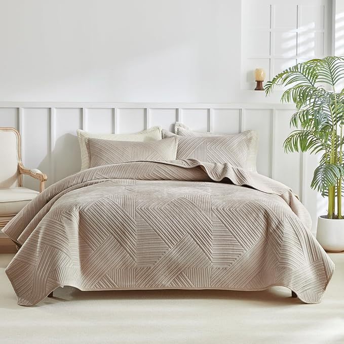 Velvet Quilt Set King Size, 3 Pieces Lightweight Summer Quilt Bedding Set, Luxury Soft Bedspread with 2 Pillow Shams, Breathable Ultrasonic Coverlet for Bed, All Season