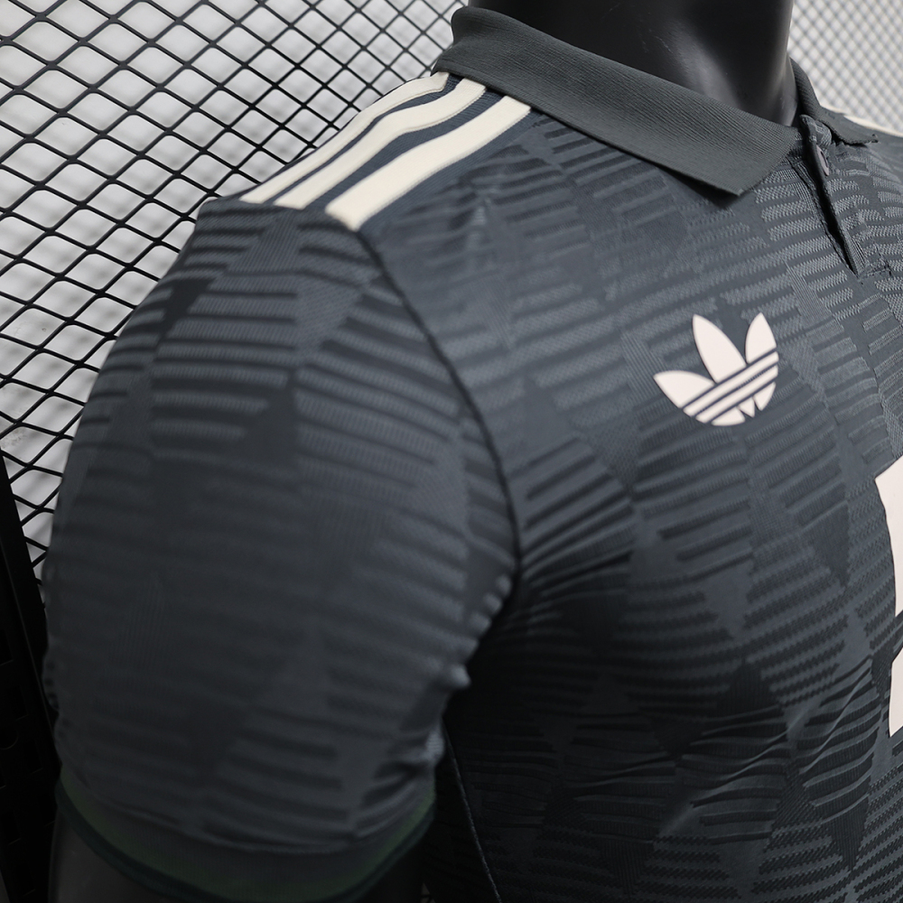 Player 2024-25 Bayern Munchen oktoberfest Football jersey