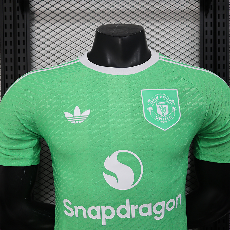 Player 2025-26 Manchester United goalkeeper Football jersey