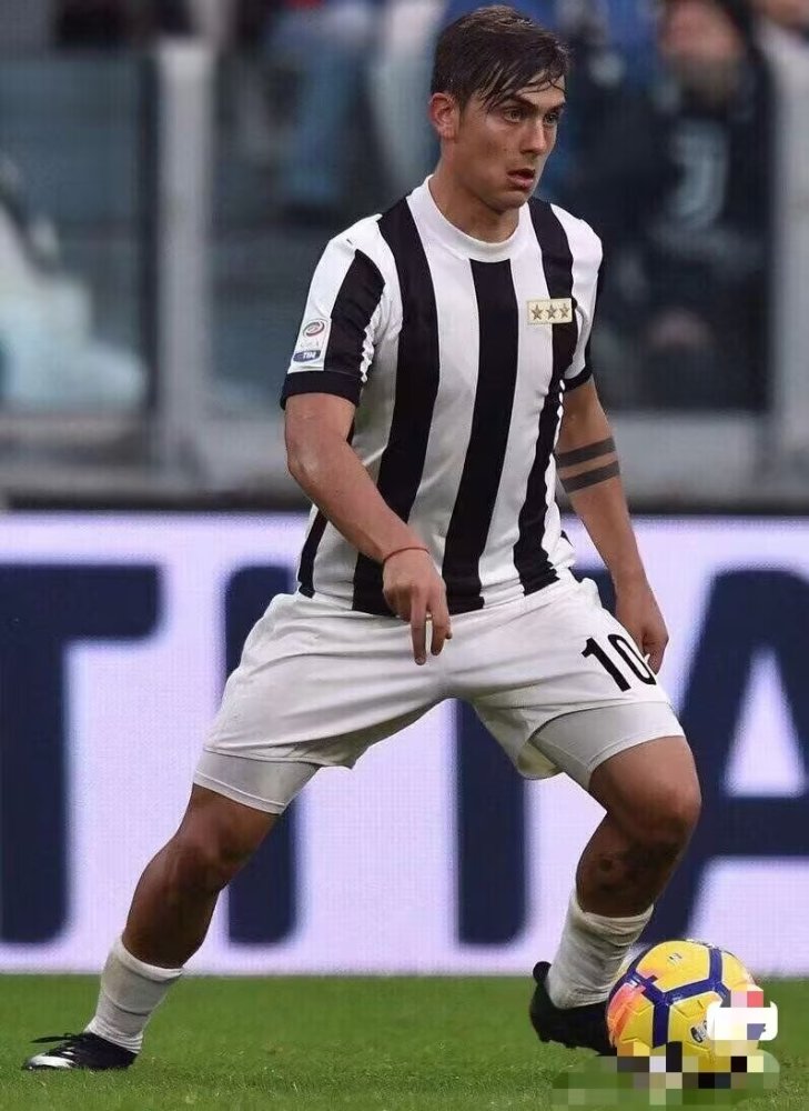 retro 2017 Juventus 120th Anniversary football jersey