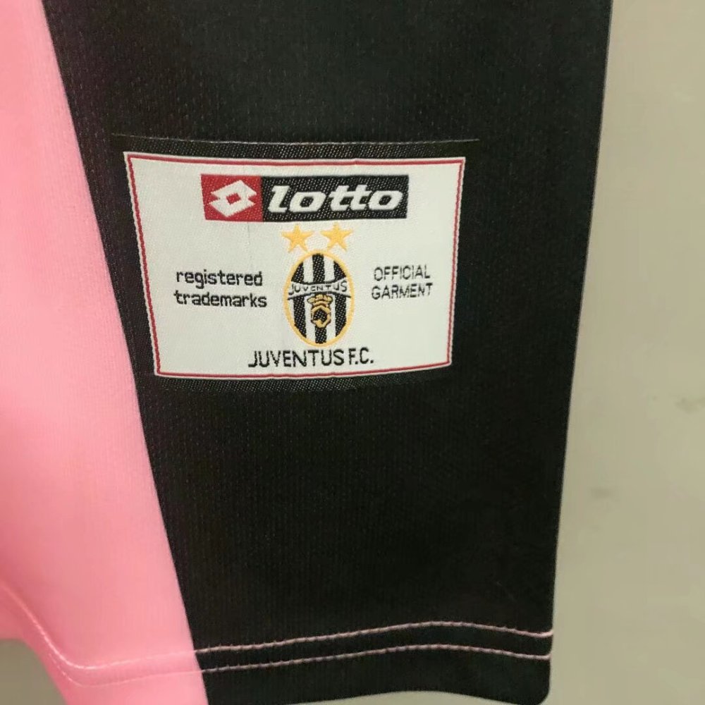 retro 2002-03 Juventus black and pink football jersey