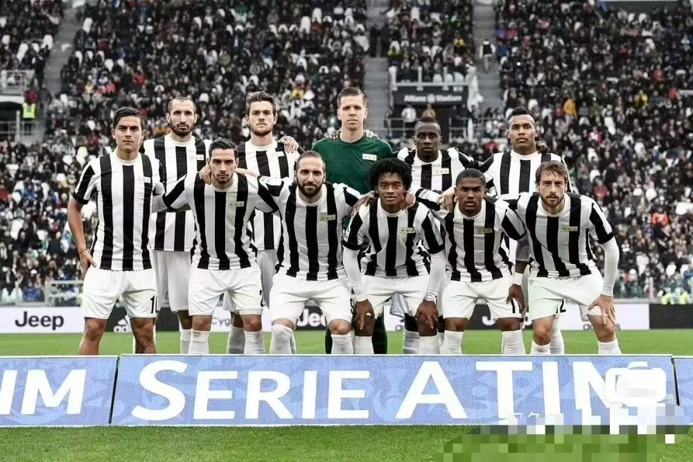 retro 2017 Juventus 120th Anniversary football jersey