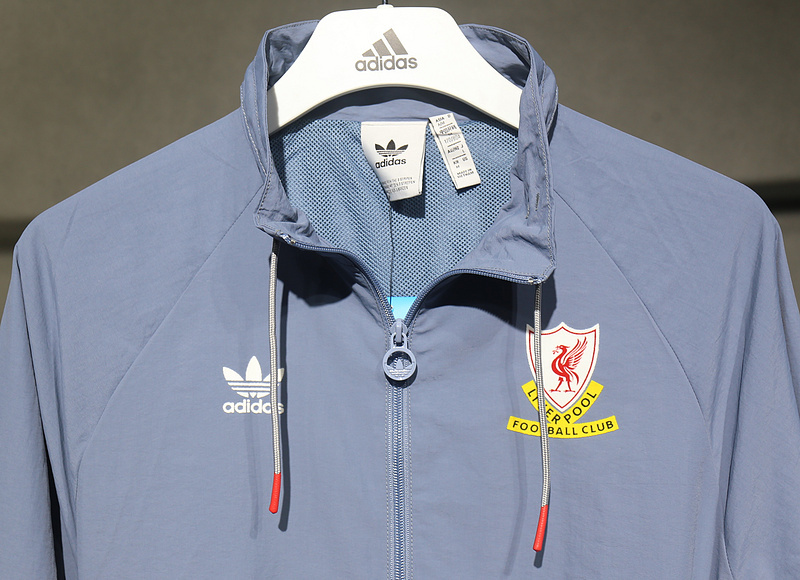 Player Retro Liverpool Windbreaker Kit