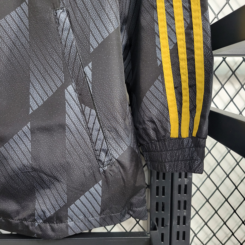 Windbreaker Manchester United black