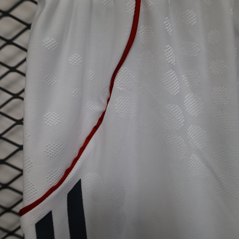 Player 2025-26 shorts Bayern Munchen shorts