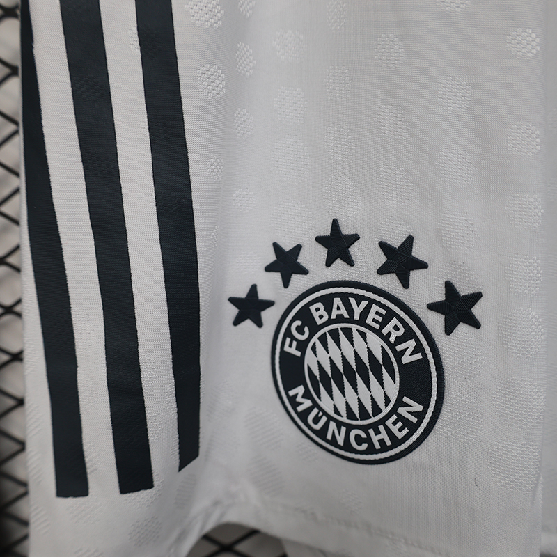 Player 2025-26 shorts Bayern Munchen shorts