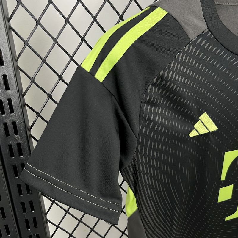 2025-26 Bayern Munchen Blackn Goalkeeper Kids Football jersey