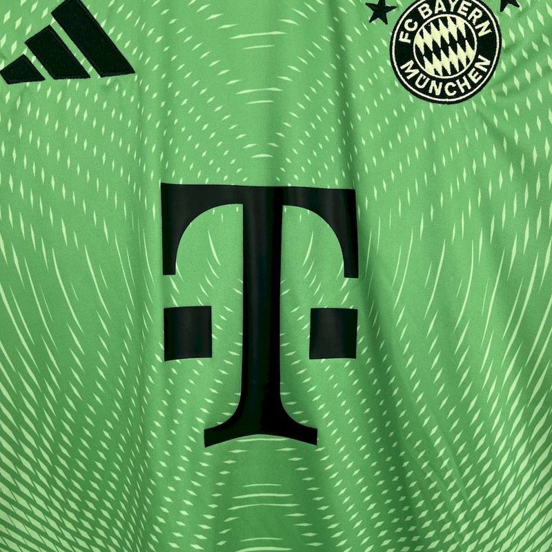 2025-26 Bayern Munchen Green Goalkeeper Football jersey