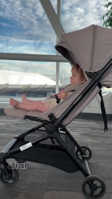 Gromast F2-Foldito Lightweight Stroller with Cabin-Size UPF 50+ Canopy