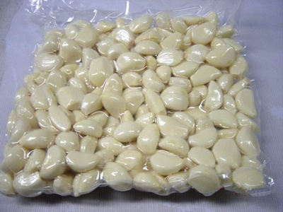 Fresh peeled garlic