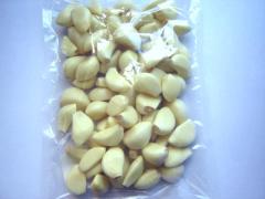 Fresh peeled garlic