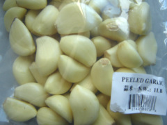 Fresh peeled garlic