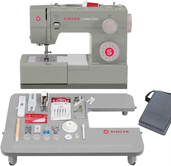 Paquete de día festivo resistente 4452 - Máquina de coser resistente con mesa de extensión y 2 prensatelas | Motor fuerte, 110 aplicaciones de puntadas, marco de metal completo, ojal de 1 paso