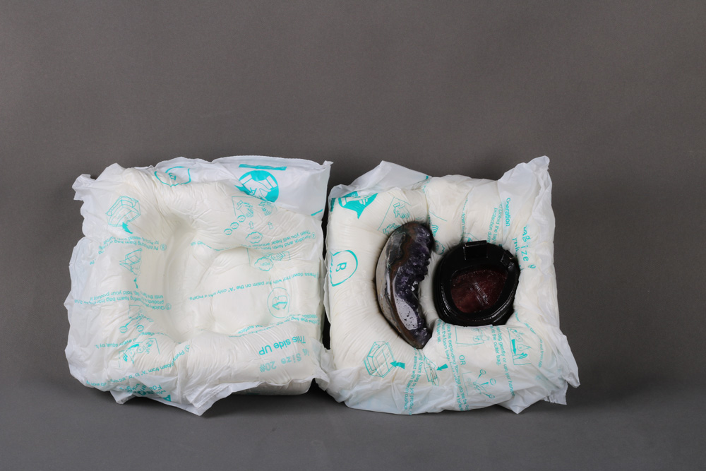 Panduan Lengkap Packaging Barang Pecah Belah: Cara Pilih Bubble Wrap vs. Beg Buih Mengembang