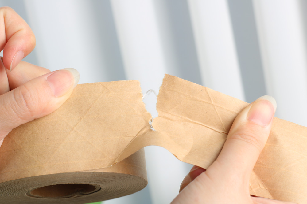 Apa Itu Pita Diaktifkan Air? Kenapa Seller Malaysia Mula Meninggalkan Tape Plastik