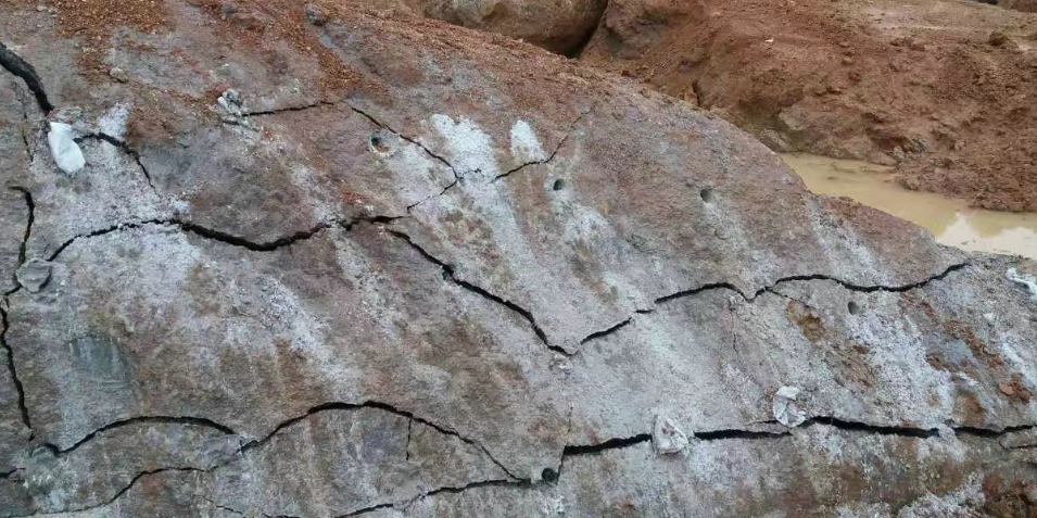 Cracking Powder and Rock Breaking Their Effect Pictures3