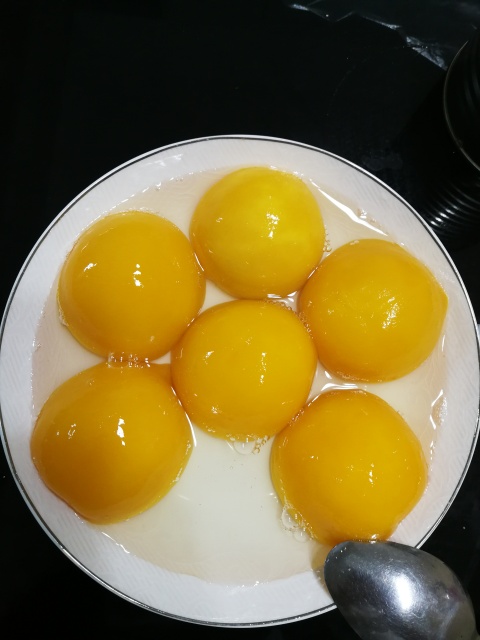 Canned peach in syrup